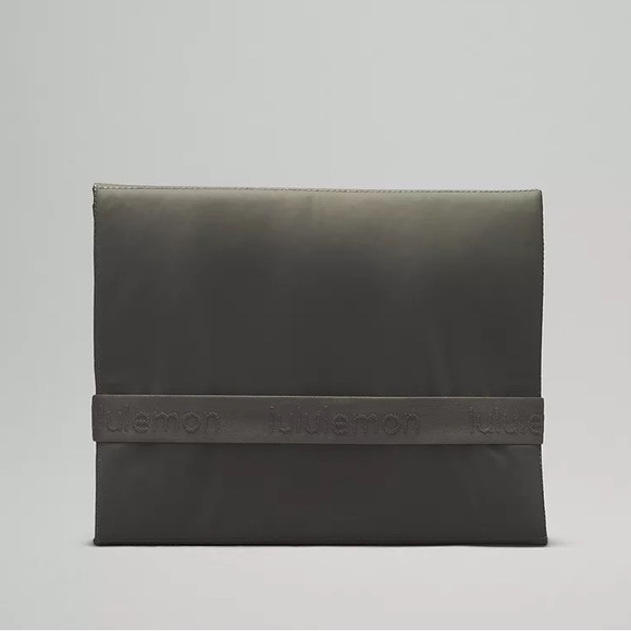 RARE LULULEMON NEW PARENT BACKPACK - Picture 10 of 17